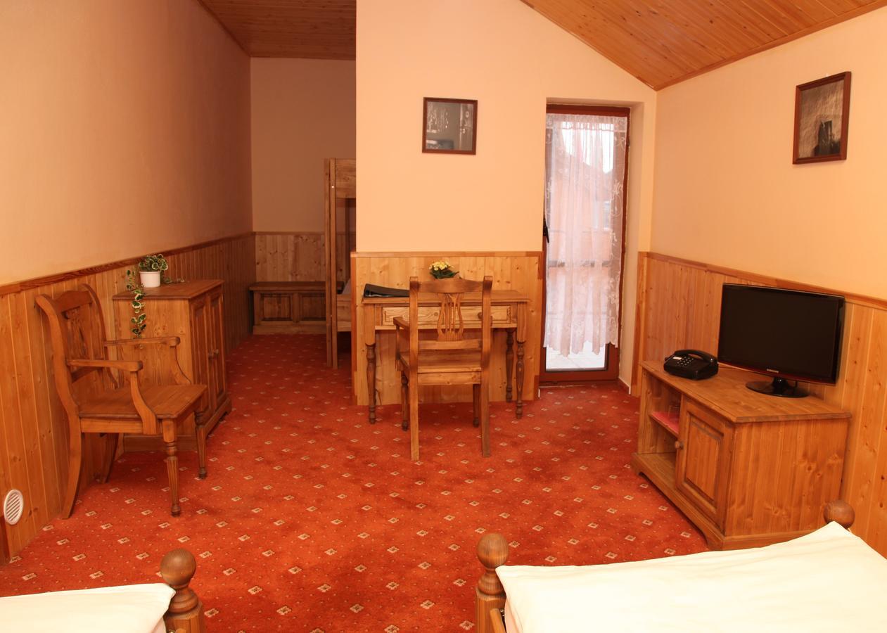 Garni Hotel Asas*** Мост Екстериор снимка